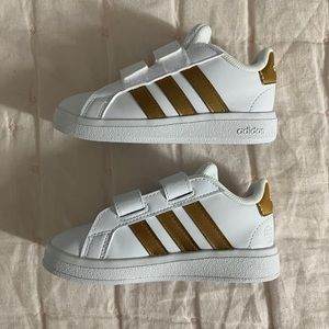 Adidas court sneaker toddler girl size 8